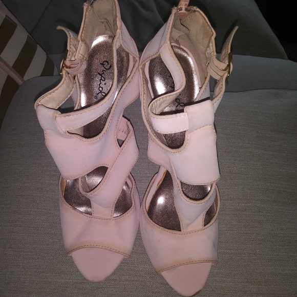 Heels - Picture 1 of 6